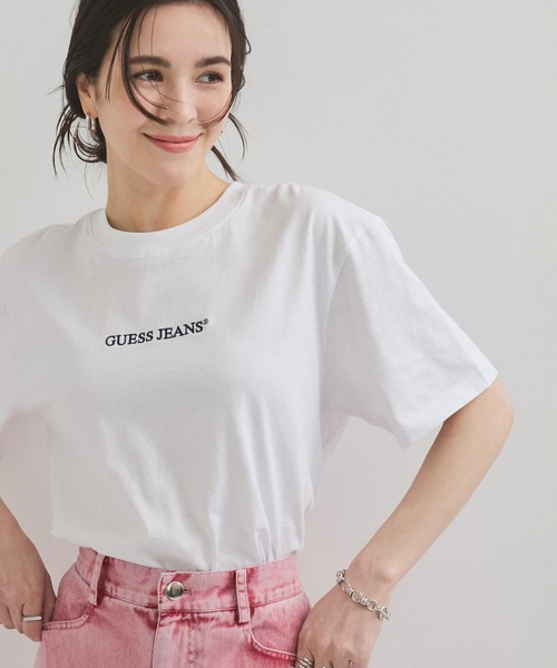 GUESS JEANS（ゲスジーンズ）の「【GUESS】BOXY EMBRO LOGO TEE（Tシャツ/カットソー・レディース・ブラック/パープル系その他5/ミント/ホワイト/イエロー系その他2・FREE）」の2枚目の写真