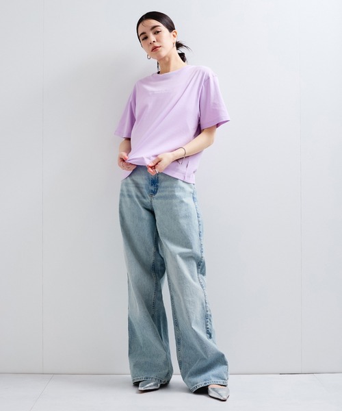 GUESS JEANS（ゲスジーンズ）の「【GUESS】BOXY EMBRO LOGO TEE（Tシャツ/カットソー・レディース・ブラック/パープル系その他5/ミント/ホワイト/イエロー系その他2・FREE）」の7枚目の写真