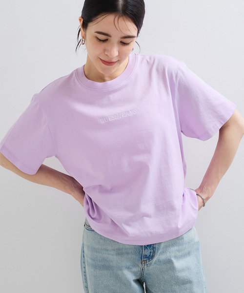 GUESS JEANS（ゲスジーンズ）の「【GUESS】BOXY EMBRO LOGO TEE（Tシャツ/カットソー・レディース・ブラック/パープル系その他5/ミント/ホワイト/イエロー系その他2・FREE）」の9枚目の写真