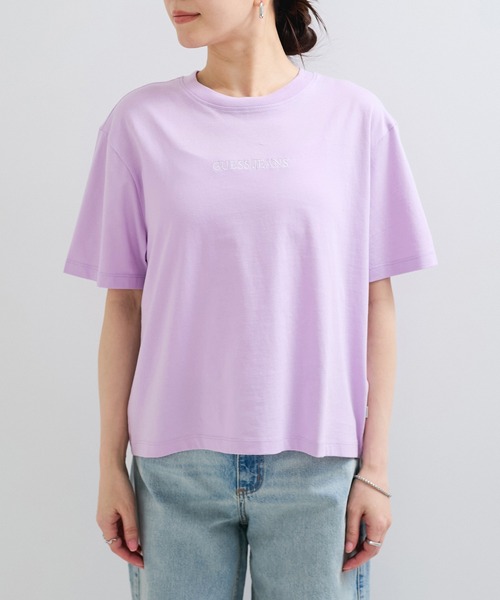 GUESS JEANS（ゲスジーンズ）の「【GUESS】BOXY EMBRO LOGO TEE（Tシャツ/カットソー・レディース・ブラック/パープル系その他5/ミント/ホワイト/イエロー系その他2・FREE）」の12枚目の写真