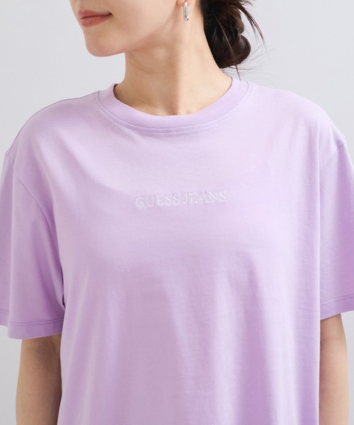 GUESS JEANS（ゲスジーンズ）の「【GUESS】BOXY EMBRO LOGO TEE（Tシャツ/カットソー・レディース・ブラック/パープル系その他5/ミント/ホワイト/イエロー系その他2・FREE）」の15枚目の写真