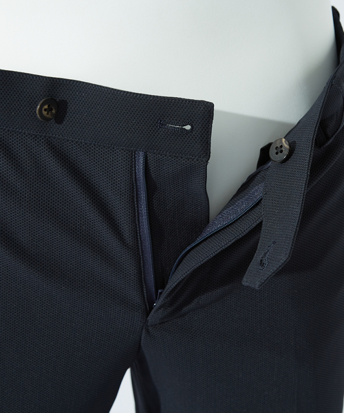 DESIGNWORKS（デザインワークス）の「【セットアップ対応】フェザートリコット メッシュ パンツ / ウォッシャブル / ストレッチ（スラックス・メンズ・ストライプ/ライトグレー/ダークネイビー・44/46/48/50/52）」の4枚目の写真