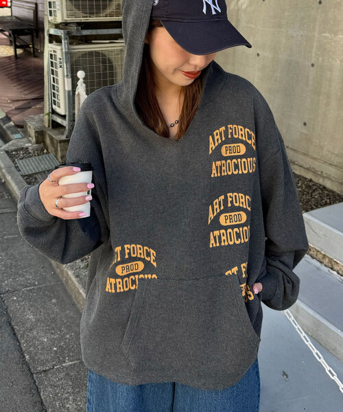 RePRODUCTION LABEL(リプロダクションレーベル)の「【RePRODUCTION LABEL / リプロダクションレーベル】サーマルスキッパーフーディー(Tシャツ/カットソー・レディース・チャコールグレー/ブルー・FREE)」の7枚目の写真