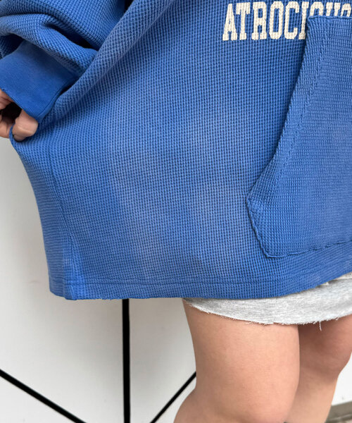 RePRODUCTION LABEL(リプロダクションレーベル)の「【RePRODUCTION LABEL / リプロダクションレーベル】サーマルスキッパーフーディー(Tシャツ/カットソー・レディース・チャコールグレー/ブルー・FREE)」の4枚目の写真