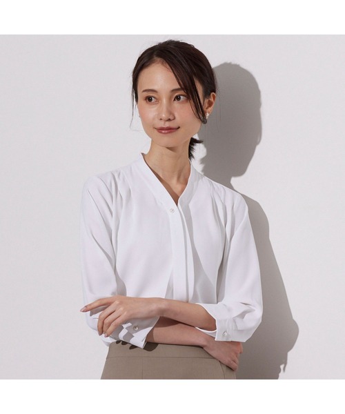 AOYAMA（アオヤマ）の「【UVカット】パールボタンボウタイブラウス7分袖/ホワイト/ライトベージュ/ブルー｜通勤＆オフィス＆入卒＆セレモニー＆オケージョン｜紫外線対策・ストレッチ・ボウタイ付き｜（シャツ/ブラウス・レディース・ライトベージュ/ブルー/ホワイト・M/S/LL/L）」の4枚目の写真