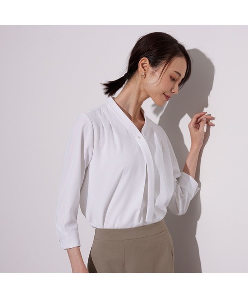 AOYAMA（アオヤマ）の「【UVカット】パールボタンボウタイブラウス7分袖/ホワイト/ライトベージュ/ブルー｜通勤＆オフィス＆入卒＆セレモニー＆オケージョン｜紫外線対策・ストレッチ・ボウタイ付き｜（シャツ/ブラウス・レディース・ライトベージュ/ブルー/ホワイト・M/S/LL/L）」の5枚目の写真