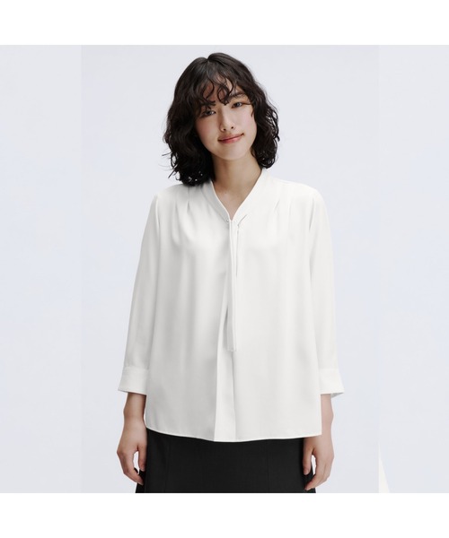 AOYAMA（アオヤマ）の「【UVカット】パールボタンボウタイブラウス7分袖/ホワイト/ライトベージュ/ブルー｜通勤＆オフィス＆入卒＆セレモニー＆オケージョン｜紫外線対策・ストレッチ・ボウタイ付き｜（シャツ/ブラウス・レディース・ライトベージュ/ブルー/ホワイト・M/S/LL/L）」の13枚目の写真