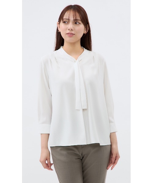 AOYAMA（アオヤマ）の「【UVカット】パールボタンボウタイブラウス7分袖/ホワイト/ライトベージュ/ブルー｜通勤＆オフィス＆入卒＆セレモニー＆オケージョン｜紫外線対策・ストレッチ・ボウタイ付き｜（シャツ/ブラウス・レディース・ライトベージュ/ブルー/ホワイト・M/S/LL/L）」の17枚目の写真