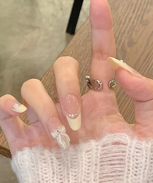 Lace Ladies（レースレディース）の「パール リボン フレンチ オーバル ネイルチップ（ネイルシール/ネイルチップ・レディース・イエロー・S/M/XS）」の3枚目の写真