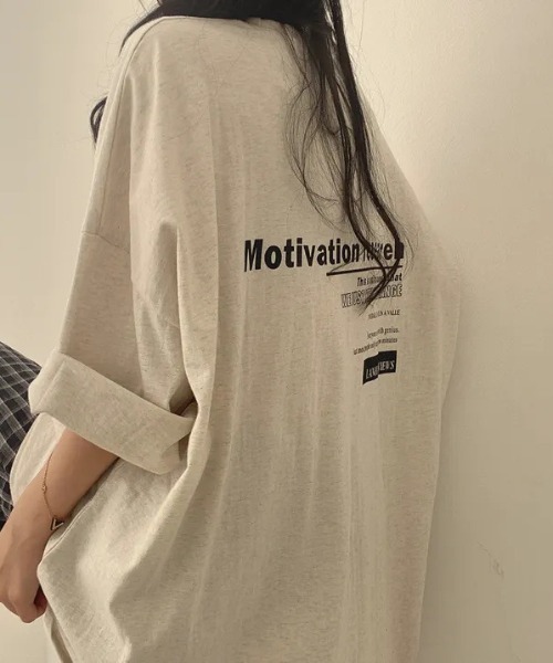 Teem Store(チームストア)の「オーバーサイズ英文字Tシャツ(Tシャツ/カットソー・レディース・ブルー/ライトグレー/ホワイト・M/L)」の2枚目の写真