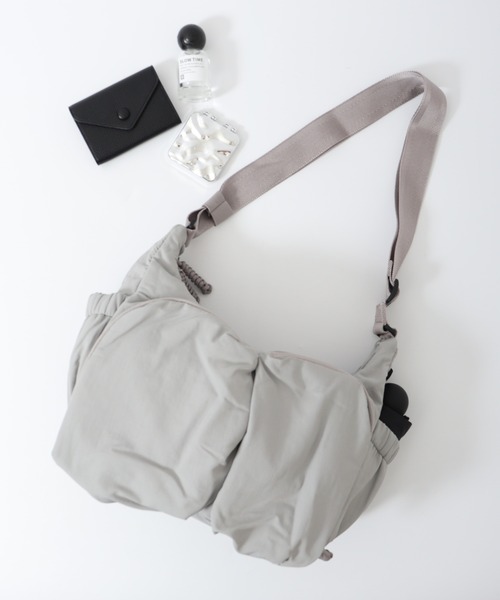 WILD THINGS（ワイルドシングス）の「WILD THINGS PUFF MINI SHOULDER BAG ナイロンボンディング ミニショルダーバッグ（ショルダーバッグ・メンズ・カーキ/ブラック/グレー・FREE）」の8枚目の写真