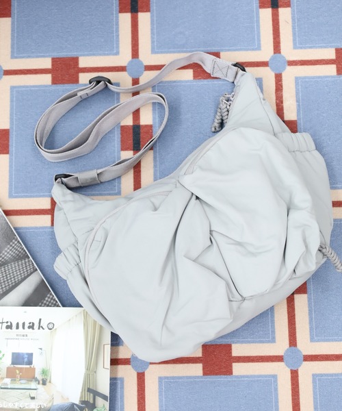 WILD THINGS（ワイルドシングス）の「WILD THINGS PUFF MINI SHOULDER BAG ナイロンボンディング ミニショルダーバッグ（ショルダーバッグ・メンズ・カーキ/ブラック/グレー・FREE）」の6枚目の写真