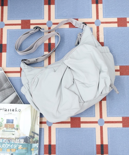 WILD THINGS（ワイルドシングス）の「WILD THINGS PUFF MINI SHOULDER BAG ナイロンボンディング ミニショルダーバッグ（ショルダーバッグ・メンズ・カーキ/ブラック/グレー・FREE）」の7枚目の写真