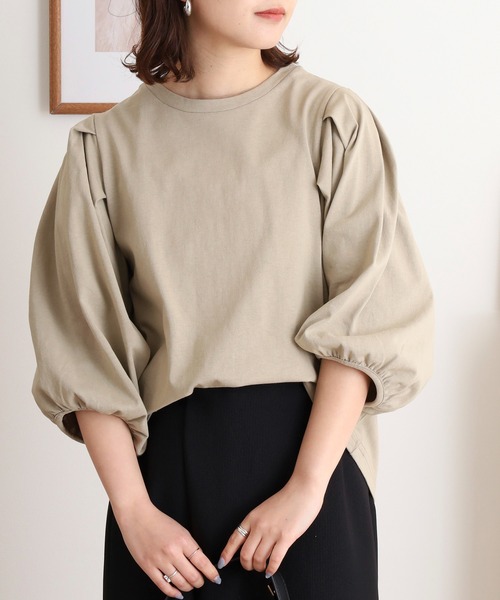 mitis(ミティス)の「mitis 袖タックボリュームプルオーバー(Tシャツ/カットソー・レディース・ブラック/ブルー/グレイッシュベージュ/オフホワイト・M)」の3枚目の写真