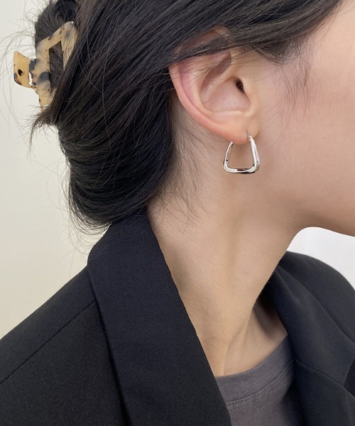 LENERA(レネラ)の「ねじれフープピアス大(ピアス(両耳用)・レディース・シルバー/ゴールド・SMALL/MEDIUM)」の20枚目の写真