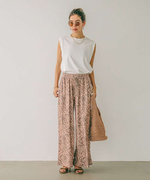 BAYFLOW（ベイフロー）の「[接触冷感/しなやかな肌触り]シルケットノースリーブT（Tシャツ/カットソー・レディース・ブラック/カーキ/オフホワイト/ネイビー・SMALL/MEDIUM）」の5枚目の写真