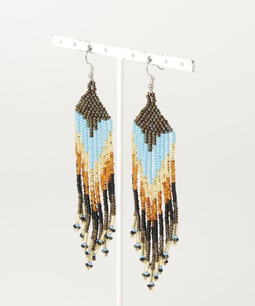 TIME WILL TELL WORKS（タイムウィルテルワークス）の「TIME WILL TELL WORKS - TRIBAL FEATHER EARRING（ピアス（両耳用）・レディース・ブルー系1/ブルー系2・ONE SIZE）」の2枚目の写真