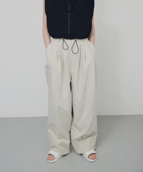 lit（リット）の「Half Up Tuck Pants（スラックス・レディース・ブラック/キナリ・38/36）」の8枚目の写真