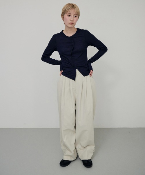 lit（リット）の「Half Up Tuck Pants（スラックス・レディース・ブラック/キナリ・38/36）」の3枚目の写真
