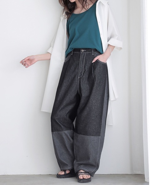 n'OrLABEL(ノアールレーベル)の「『配色デニムカーブパンツ』(デニムパンツ・レディース・ブルー/ブラック・2/1)」の2枚目の写真