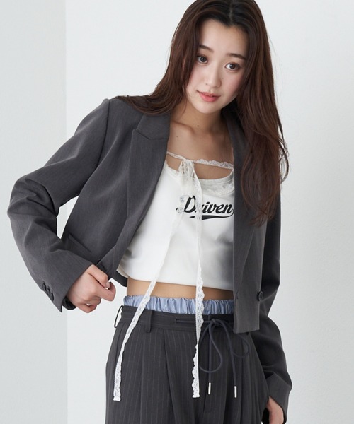 RAY CASSIN(レイカズン)の「【マルチウェイ】レースロゴパット付レイヤードキャミソール(キャミソール・レディース・グリーン系その他2/ネイビー/ホワイト系その他2/チャコールグレー/レッド系その他2・FREE)」の2枚目の写真