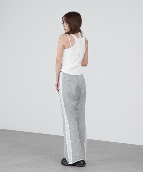 RAY CASSIN(レイカズン)の「【マルチウェイ】レースロゴパット付レイヤードキャミソール(キャミソール・レディース・グリーン系その他2/ネイビー/ホワイト系その他2/チャコールグレー/レッド系その他2・FREE)」の16枚目の写真