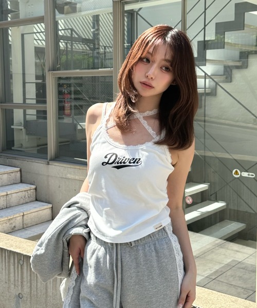 RAY CASSIN(レイカズン)の「【マルチウェイ】レースロゴパット付レイヤードキャミソール(キャミソール・レディース・グリーン系その他2/ネイビー/ホワイト系その他2/チャコールグレー/レッド系その他2・FREE)」の6枚目の写真