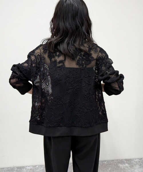 fredy emue（フレディエミュ）の「フラワーコード刺繍Vネックカーディガン（カーディガン/ボレロ・レディース・オフホワイト/ブラック・38）」の16枚目の写真