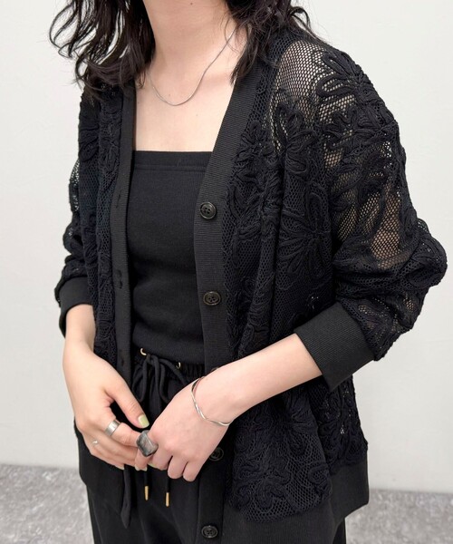 fredy emue（フレディエミュ）の「フラワーコード刺繍Vネックカーディガン（カーディガン/ボレロ・レディース・オフホワイト/ブラック・38）」の14枚目の写真