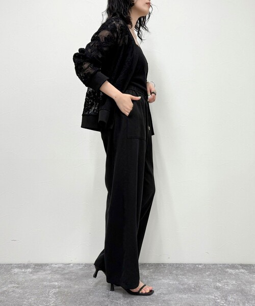 fredy emue（フレディエミュ）の「フラワーコード刺繍Vネックカーディガン（カーディガン/ボレロ・レディース・オフホワイト/ブラック・38）」の11枚目の写真