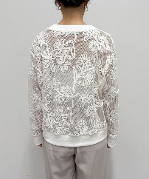fredy emue（フレディエミュ）の「フラワーコード刺繍Vネックカーディガン（カーディガン/ボレロ・レディース・オフホワイト/ブラック・38）」の7枚目の写真