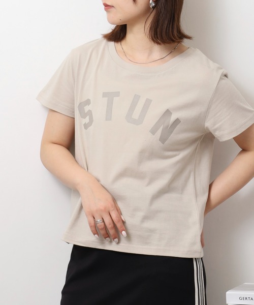 セール】オーバーサイズシルエットショート丈ロゴプリントT