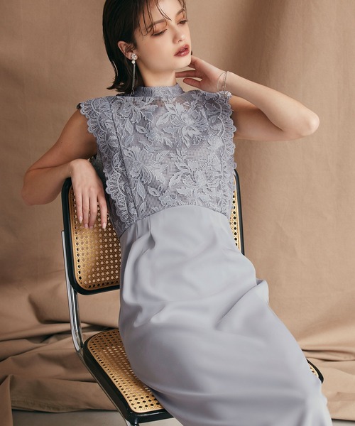 AIMER(エメ)の「メッシュフラワーレース×マットサテンフリルスリーブタイトパーティードレス 結婚式 お呼ばれ ドレス 20代 30代 40代(ドレス・レディース・ネイビー/ベージュ/グレイッシュブルー・MEDIUM)」の3枚目の写真