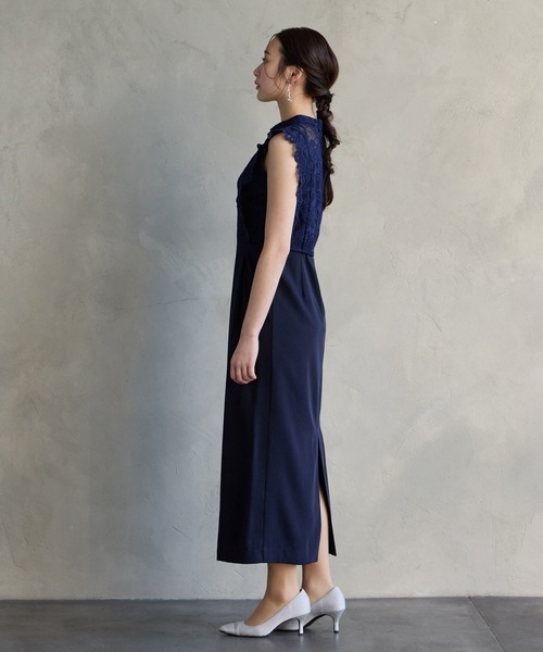 AIMER(エメ)の「メッシュフラワーレース×マットサテンフリルスリーブタイトパーティードレス 結婚式 お呼ばれ ドレス 20代 30代 40代(ドレス・レディース・ネイビー/ベージュ/グレイッシュブルー・MEDIUM)」の12枚目の写真