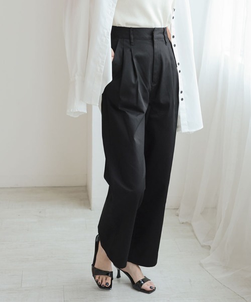 りいぬ　黒とベージュのチノパンセット チャコールポロシャツ×ベージュチノパン×黒スリッポンスニーカー