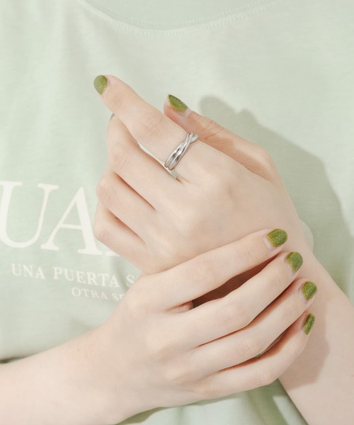 SMELLY（スメリー）の「ステンレスツイストリング（リング・レディース・シルバー・11）」の3枚目の写真