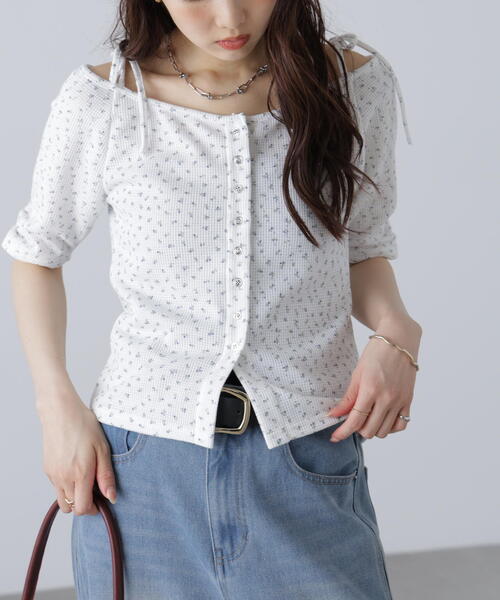 FREE'S MART（フリーズマート）の「（ＭＦＭ）リボンショルダー小花半袖カーディガン（Tシャツ/カットソー・レディース・ホワイト/ネイビー・FREE）」の4枚目の写真