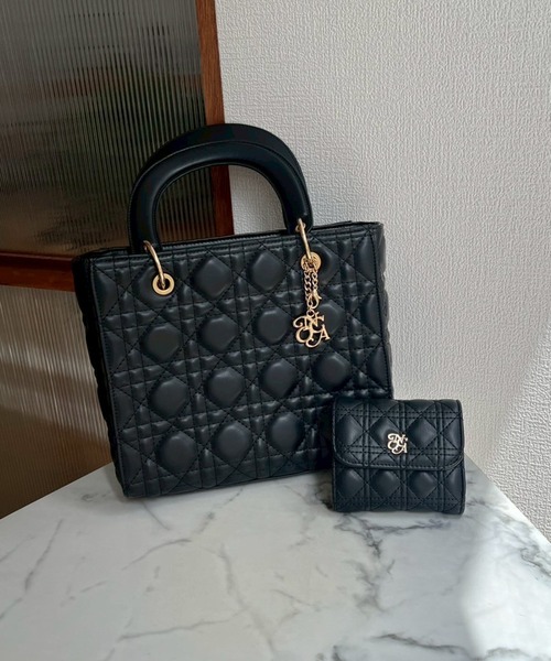 チャーム付きキルティングミニトートバッグ（ショルダーバッグ）｜one