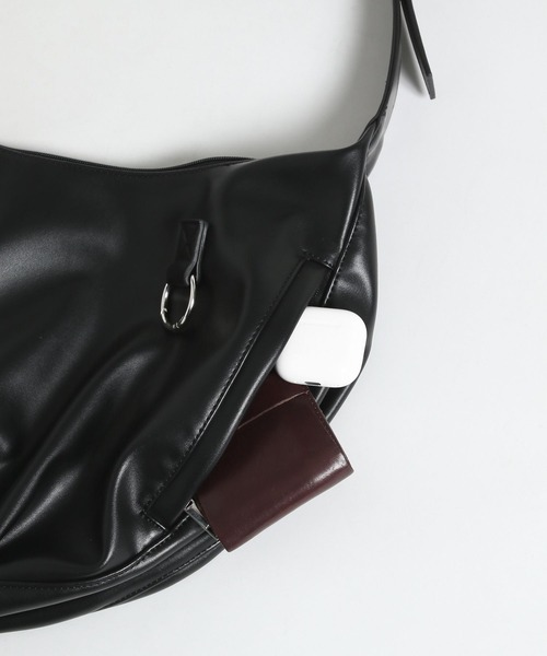 RAGEBLUE（レイジブルー）の「シンセティックレザーコンビ/タックラウンドショルダーバッグ（ショルダーバッグ・メンズ・ブラック/その他19・FREE）」の4枚目の写真