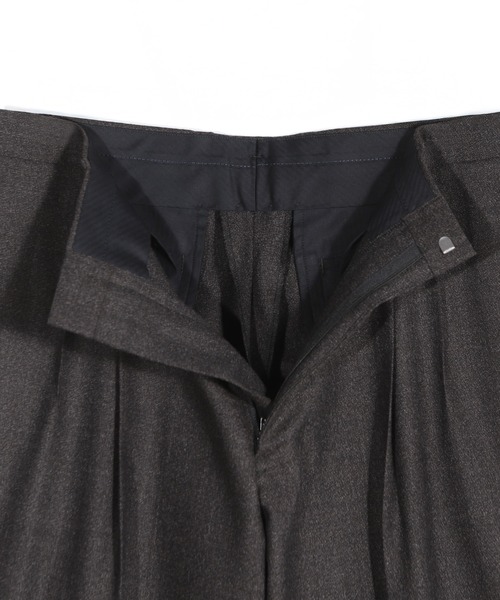 MEN'S BIGI(メンズビギ)の「メランジウール 2タックテーパードワイドパンツ(スラックス・メンズ・ブラウン/グレー・01/02/03/04)」の18枚目の写真