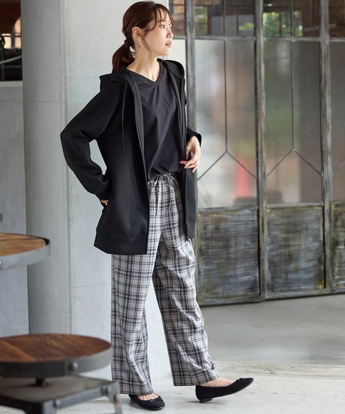 Honeys（ハニーズ）の「きれいめロングジップ（パーカー・レディース・モカ/ブルーグリーン/ブラック/グレイッシュベージュ・M/LL/L）」の5枚目の写真