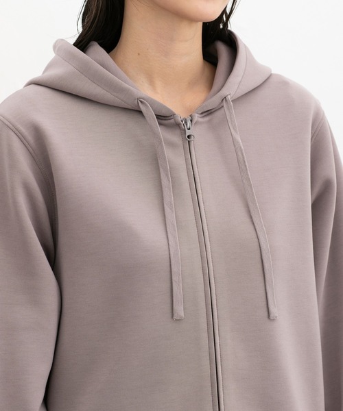 Honeys（ハニーズ）の「きれいめロングジップ（パーカー・レディース・モカ/ブルーグリーン/ブラック/グレイッシュベージュ・M/LL/L）」の17枚目の写真