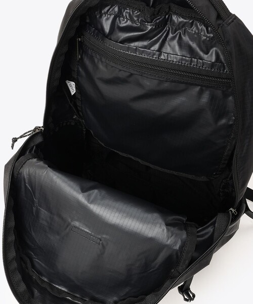 Columbia(コロンビア)の「Columbia/ タイガーブルック18Lパッカブルバックパック /コロンビア(バックパック/リュック・レディース・ブラック/パープル・ONE SIZE)」の4枚目の写真