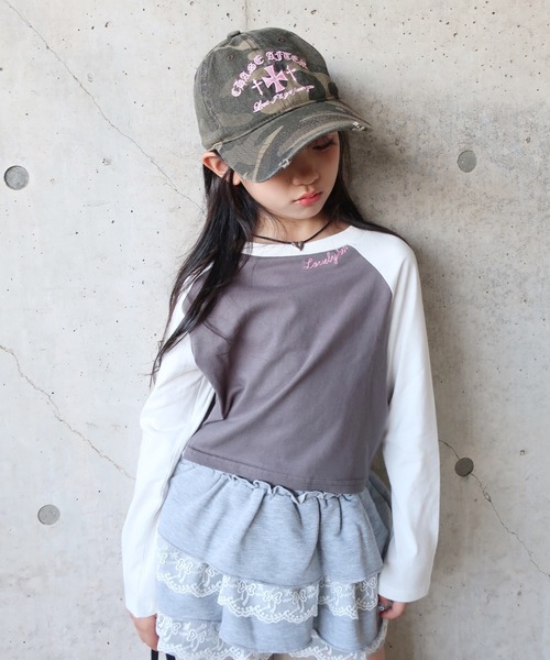 URBAN CHERRY(アーバンチェリー)の「【綿100%】発泡ロゴプリントクロップド丈ラグランロンT(Tシャツ/カットソー・キッズ・レッド/ブラウン/チャコール/ブラック・110cm/120cm/130cm/140cm/150cm)」の22枚目の写真