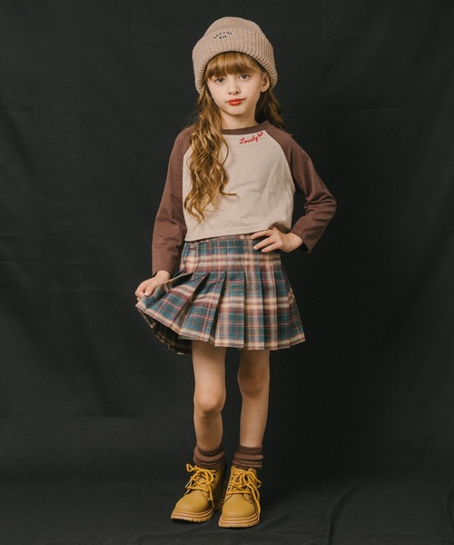 URBAN CHERRY(アーバンチェリー)の「【綿100%】発泡ロゴプリントクロップド丈ラグランロンT(Tシャツ/カットソー・キッズ・レッド/ブラウン/チャコール/ブラック・110cm/120cm/130cm/140cm/150cm)」の12枚目の写真