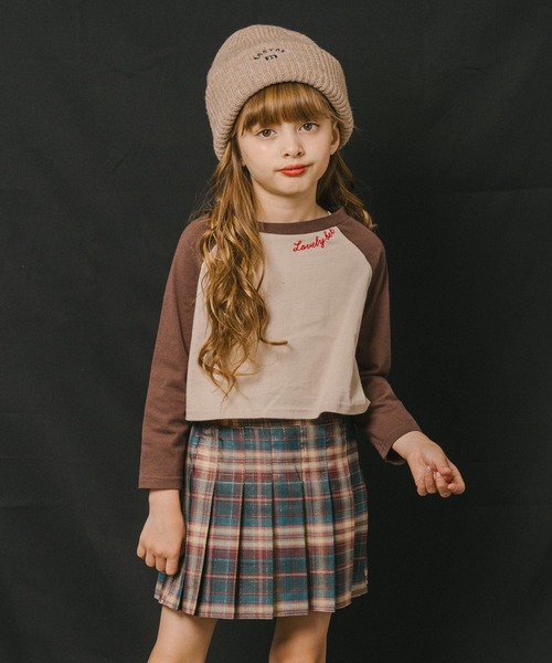 URBAN CHERRY(アーバンチェリー)の「【綿100%】発泡ロゴプリントクロップド丈ラグランロンT(Tシャツ/カットソー・キッズ・レッド/ブラウン/チャコール/ブラック・110cm/120cm/130cm/140cm/150cm)」の13枚目の写真