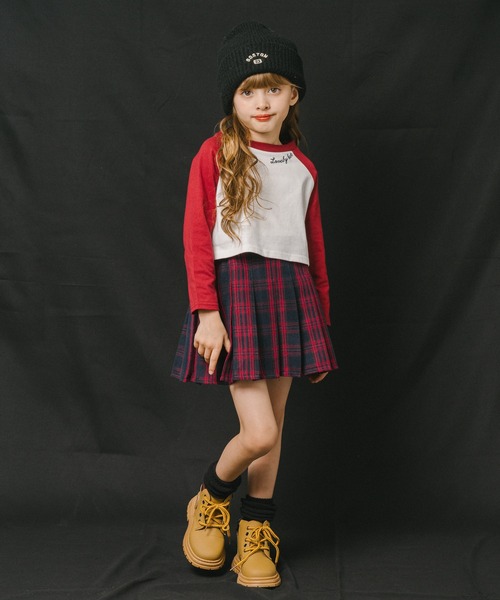 URBAN CHERRY(アーバンチェリー)の「【綿100%】発泡ロゴプリントクロップド丈ラグランロンT(Tシャツ/カットソー・キッズ・レッド/ブラウン/チャコール/ブラック・110cm/120cm/130cm/140cm/150cm)」の15枚目の写真