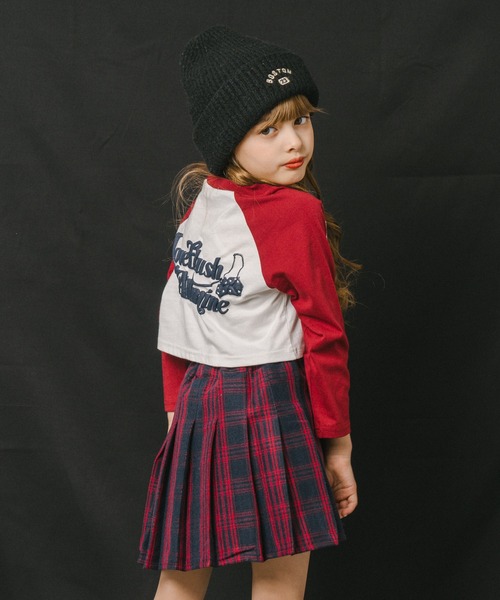 URBAN CHERRY(アーバンチェリー)の「【綿100%】発泡ロゴプリントクロップド丈ラグランロンT(Tシャツ/カットソー・キッズ・レッド/ブラウン/チャコール/ブラック・110cm/120cm/130cm/140cm/150cm)」の19枚目の写真