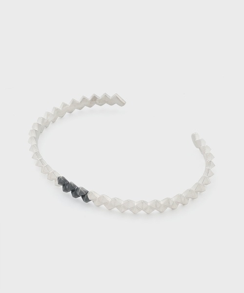 Paul Smith（ポールスミス）の「“Square Spike” バングル【250915 240】（バングル/リストバンド・メンズ・シルバー・FREE）」の2枚目の写真