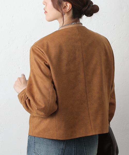 COLONY 2139（コロニートゥーワンスリーナイン）の「スエードポンチノーカラージャケット（ノーカラージャケット・レディース・ブラウン/キャメル/チャコールグレー・FREE）」の22枚目の写真